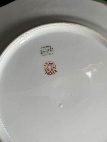 LIMOGES - Service de table en porcelaine...