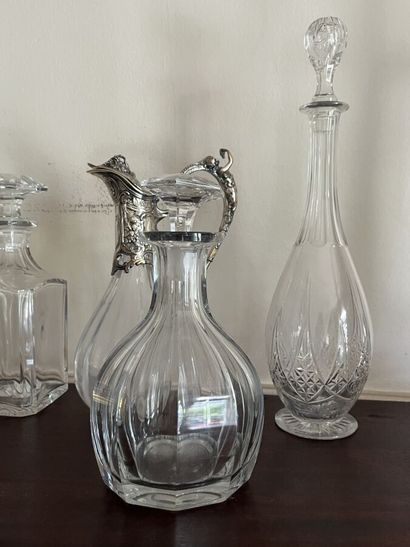 Dix carafes diverses

Tous les objets seront...