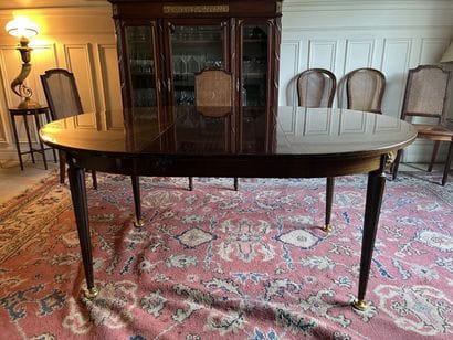 Table de salle à manger de style Louis XVI,...