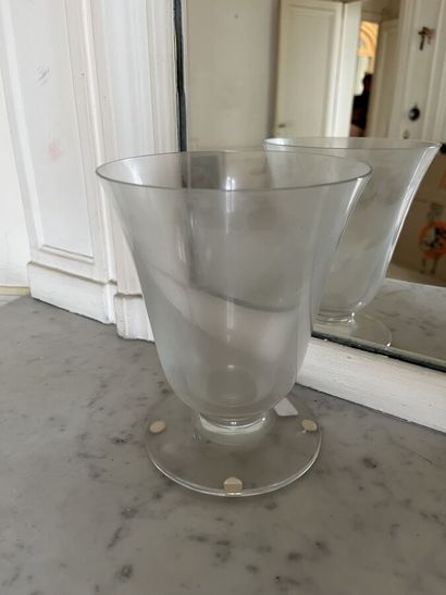 BACCARAT, Vase en cristal sur piédouche,...