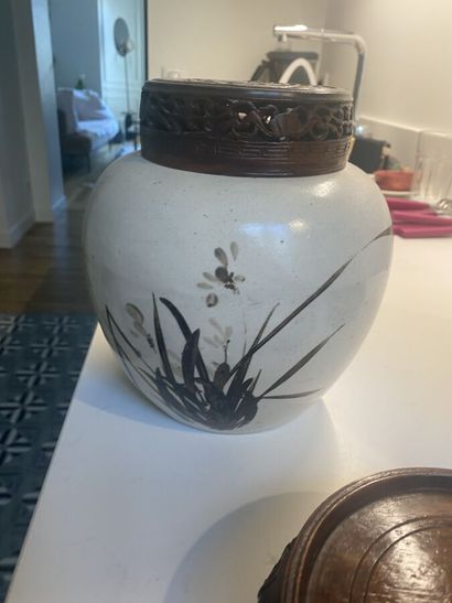 Paire de pot à gingembres en céramique à...
