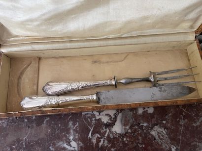Lot de couteaux et un couvert à gigot

Tous...