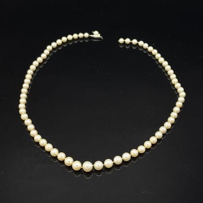 Collier de perles de culture en chute fermoir...