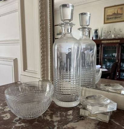 BACCARAT, une carafe (col accidenté), deux...