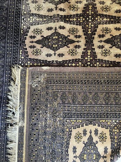 Tapis d'orient
Dimensions : 198 x 123 cm

Tous...