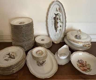 Service porcelaine (éclats, manque deux plats)

Tous...
