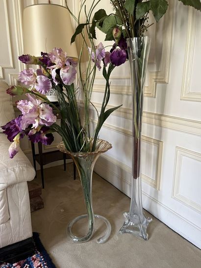 Deux grands vases en verre
Dimensions : 102...