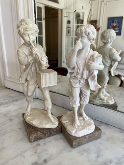 Deux statuettes en résine - Enfants
Dimensions...