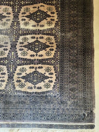 Tapis d'orient
Dimensions : 198 x 123 cm

Tous...