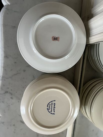 HENRIOT - Suite de 11 assiettes à dessert...