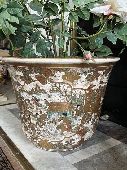 Grand pot en faïence du Japon à décor de...