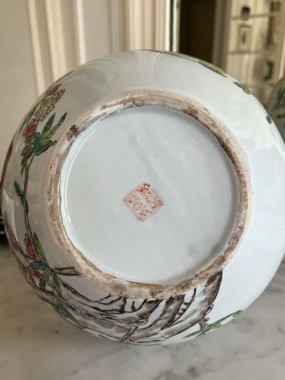 Vase aux pêches en porcelaine de Chine
Hauteur...