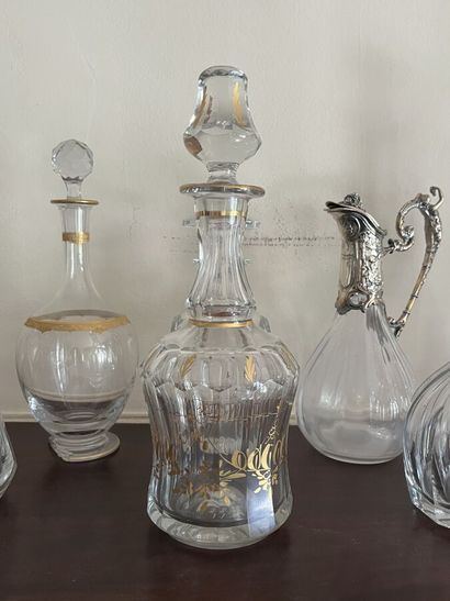 Dix carafes diverses

Tous les objets seront...