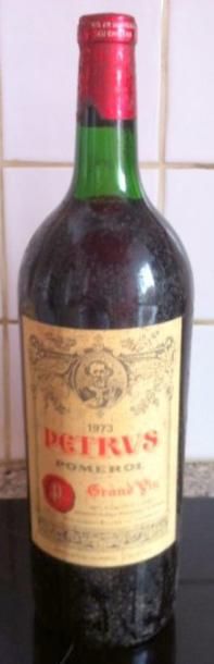 1 MAGNUM PETRUS 1973
Étiquette légèrement...