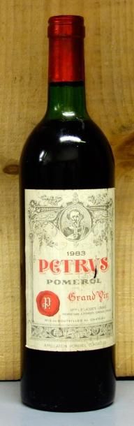 1 Bouteille PETRUS 1983 - Pomerol étiquette...