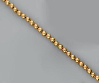 Collier souple formé d'une ligne de boules...