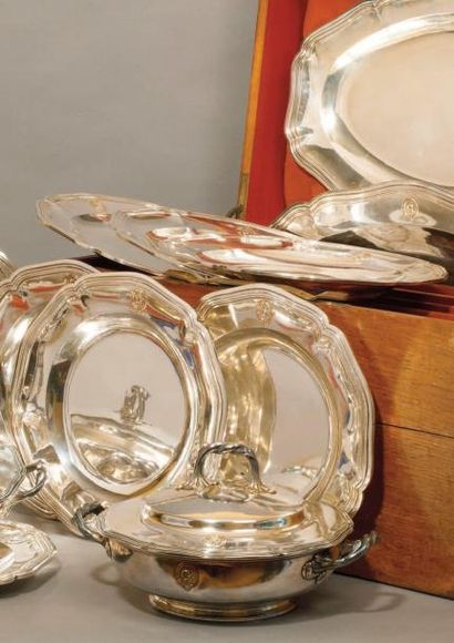 Ensemble de platerie en argent, modèle à...