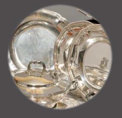 Ensemble de platerie en argent, modèle à...