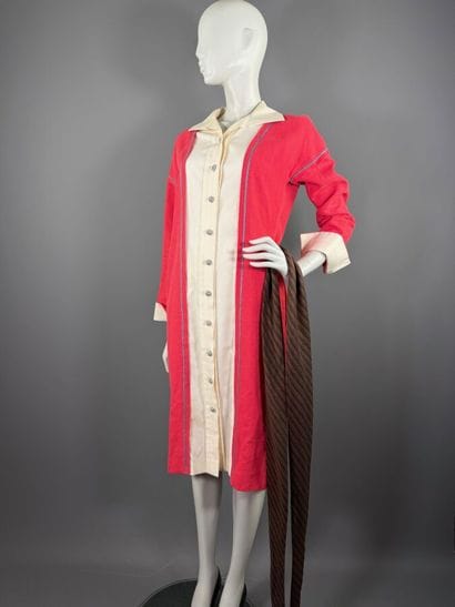 LOULOU DE LA FALAISE - Robe chemise.

Imitant...