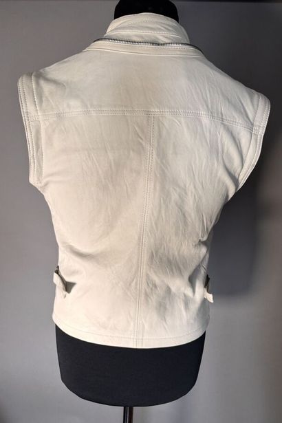 THIERRY MUGLER Paris
Veste en cuir blanche....