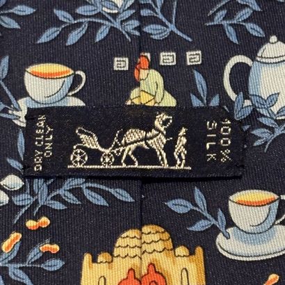 HERMES - Cravate en soie bleue à motif de...