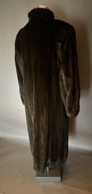 YVES SAINT LAURENT - Manteau de fourrure...