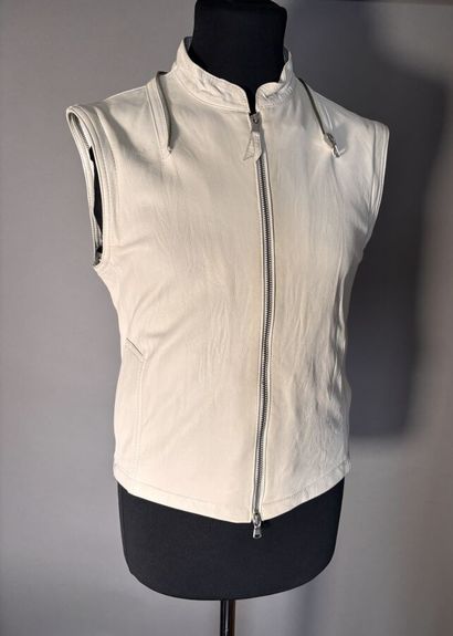 THIERRY MUGLER Paris
Veste en cuir blanche....