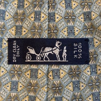 HERMES - Cravate en soie bleue et verte à...