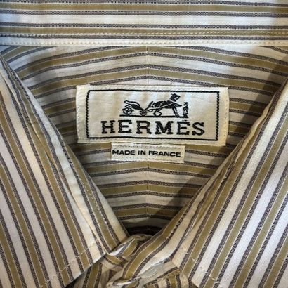 HERMES
Chemise homme à rayures beige et blanc...