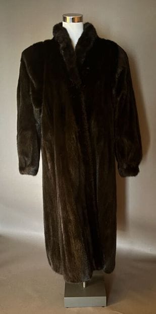 YVES SAINT LAURENT - Manteau de fourrure...