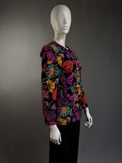 LOUIS FERAUD
Veste noire à motif de passementeries...