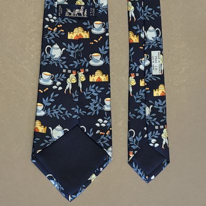 HERMES - Cravate en soie bleue à motif de...