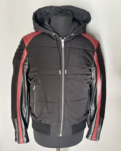 GIVENCHY - Blouson à capuche en cuir d'agneau...