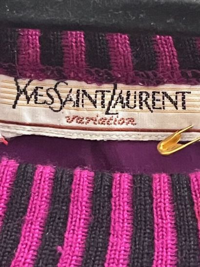 YVES SAINT LAURENT Variation - Lot de 2 tops....
