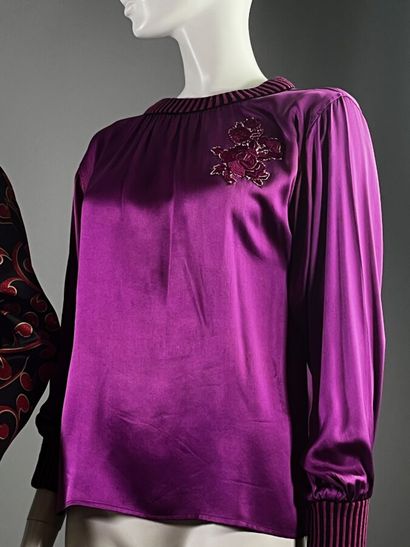 YVES SAINT LAURENT Variation - Lot de 2 tops....