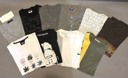 Lot de T-shirts de différentes marques dont...