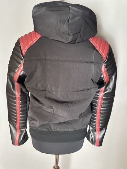 GIVENCHY - Blouson à capuche en cuir d'agneau...