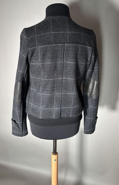PAOLO PECORA
Veste courte en laine grise...
