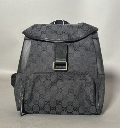 GUCCI
Petit sac à dos en toile monogramée...