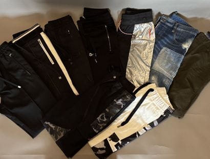 Lot de pantalons de différentes marques dont...