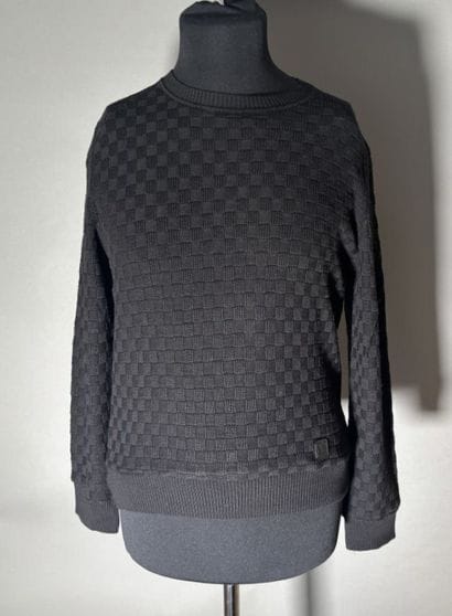LOUIS VUITTON
Pull en coton noir à col rond...