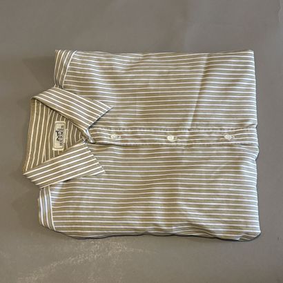 HERMES
Chemise homme à rayures beige et blanc...