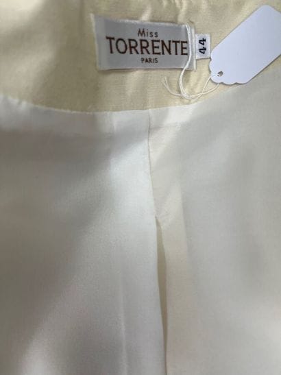 TORRENTE ligne MISS - Tailleur jupe.
En mélange...