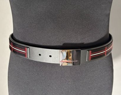DIOR HOMME
Ceinture cuir noir, blanc et rouge....