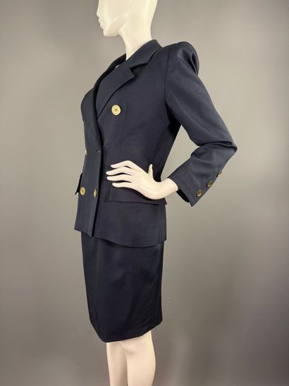 GIVENCHY LIFE - Tailleur jupe.

En laine...