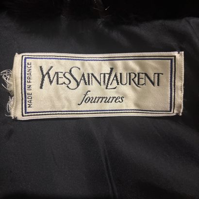 YVES SAINT LAURENT - Manteau de fourrure...