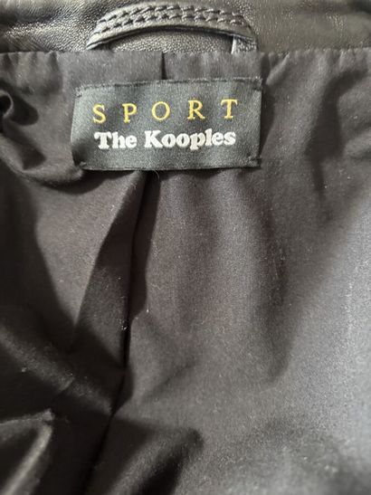 THE KOOPLES 
Veste en cuir noir. Manches...