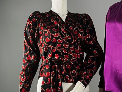 YVES SAINT LAURENT Variation - Lot de 2 tops....