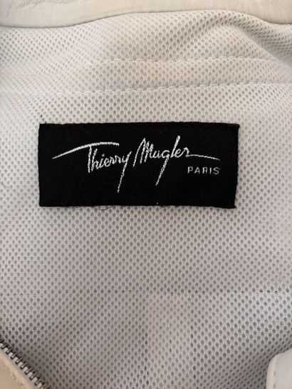 THIERRY MUGLER Paris
Veste en cuir blanche....