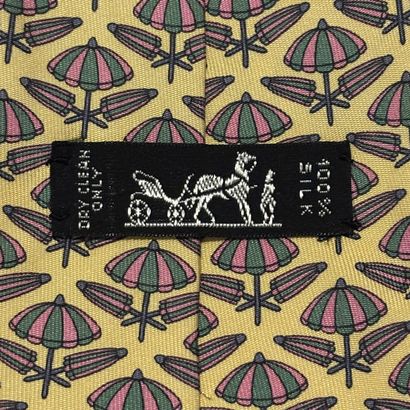 HERMES - Cravate en soie jaune à motifs de...